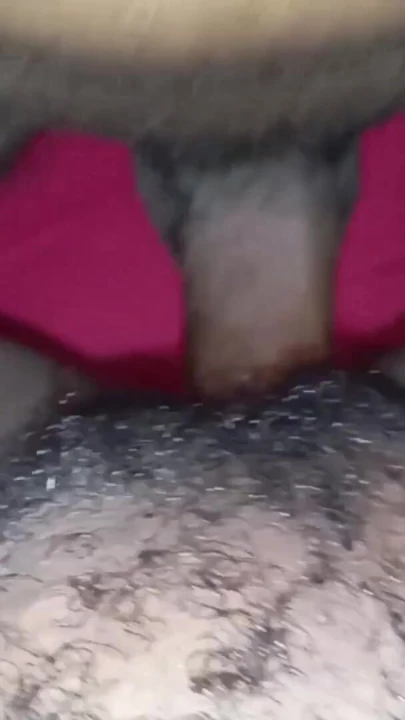 Novinha gordinha dando a buceta no barraco da favela. | Clipe 1