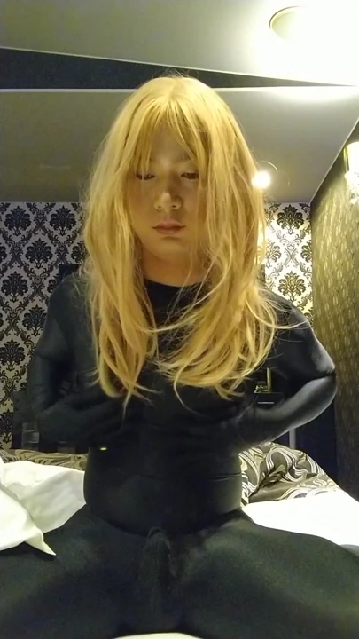 A cross-dressing boy changed from naked to full-body tights and masturbated excitedly | Clip 1