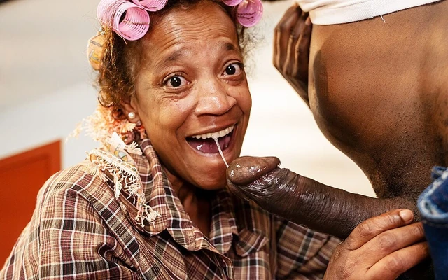 Şişman göbekli zenci olgun anal büyük zenci tarafından mahvediliyor