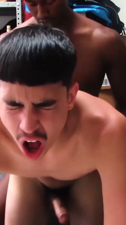 Latino twink thief boşalmak püskürtülür sonra ırklararası eyersiz | Klip 2