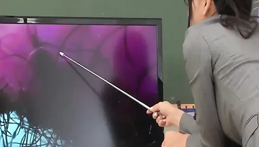 En tatlı Japon sahnesi-3 güzel Asyalı öğretmen Ren Azumi öğrencilerine arkadan nasıl sikişeceklerini öğretiyor