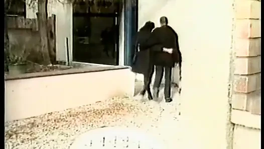 Azgın kaltak iki eşcinsel arkadaşından tatmin oluyor