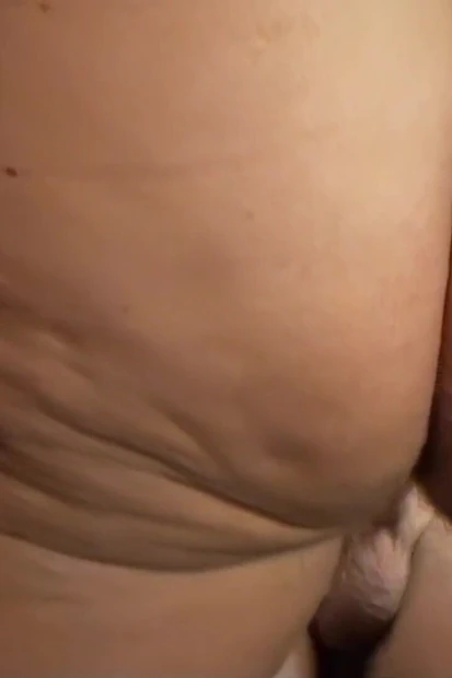 Зрелые с большими сосками с большой грудью сосут и используют дилдо со страпоном