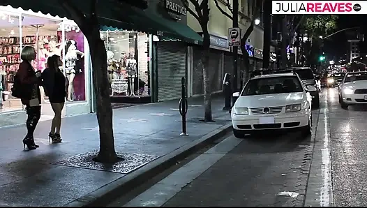 Sevgilisi sıkı amcığını sikerken hatun klitorisini okşuyor