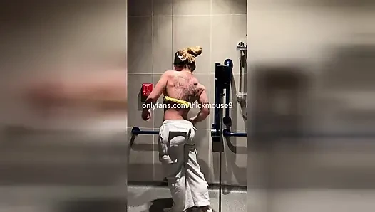 Eyvah! Bakire amcık yanlışlıkla instagramda teşhir ediyor