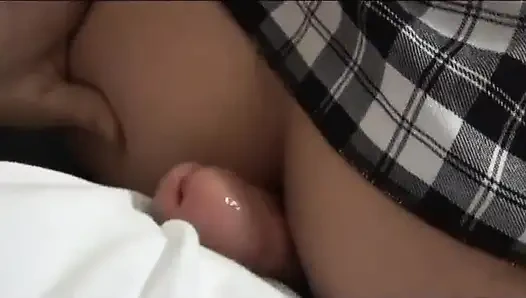 Ateşli ateşli piliç oturma odasında harika sakso çekiyor