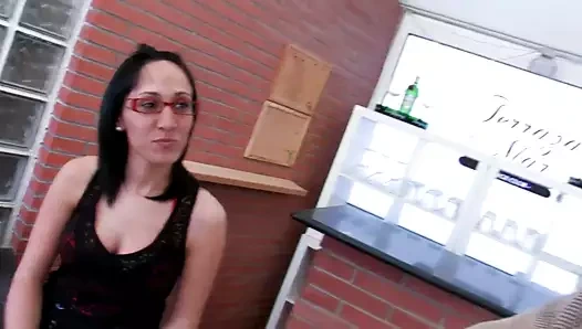 Busty esmer ve seks üzerinde kanepe