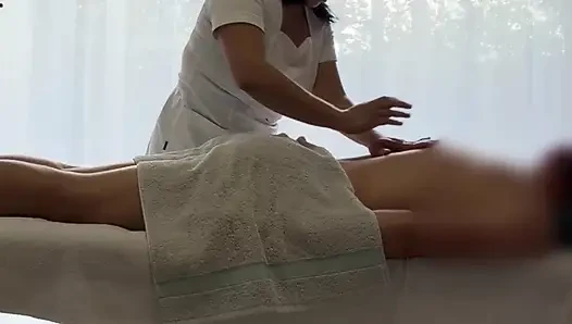 Gerçek mutlu sonla asyalı masaj salonu