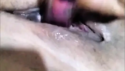 Evli kadın ilk kez dildoyla bitiriyor