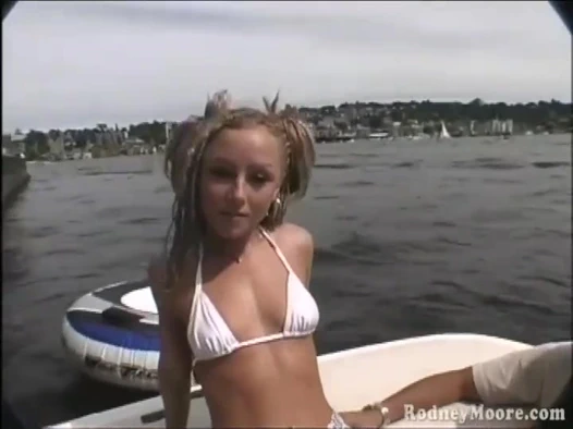 Gerçek minik cüce teknede sikişiyor