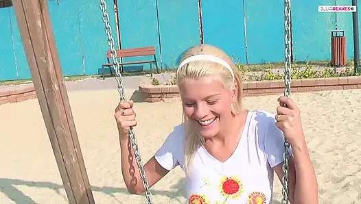 Genç Jasmine evde cezalandırılıyor ve sikiliyor