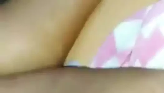 Coroa safada se masturbando