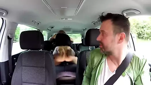 Samy, onları çiğneyen en zarif Alman kızlardan biridir.