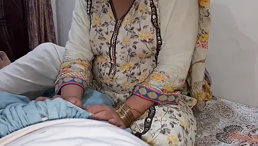 Güzel Hintli köylü gelini ve kayınpeder seks videosu