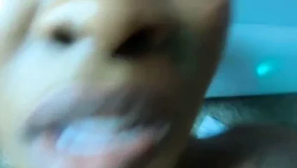 Seksi siyah kız cums sert üzerinde kam itibaren kedi kullanım