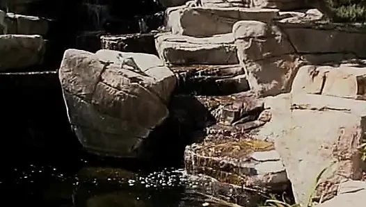 Muhteşem sarışın lezbiyen sürtükler takma yarakla birbirlerini sikiyor