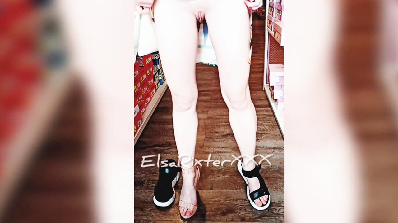Külotsuz bir ayakkabı mağazasındayım. elsarixterxxx