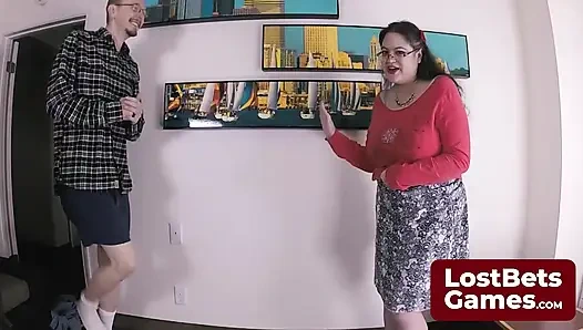 Striptiz rock kağıt makasla oynuyor ve yeni heyecanları keşfetmeye hazır