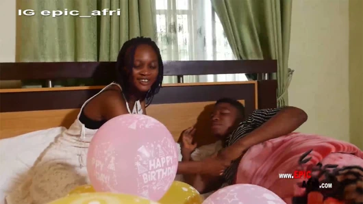 Ona doğum günü hediyesi verdim ve o bana bekaretini verdi