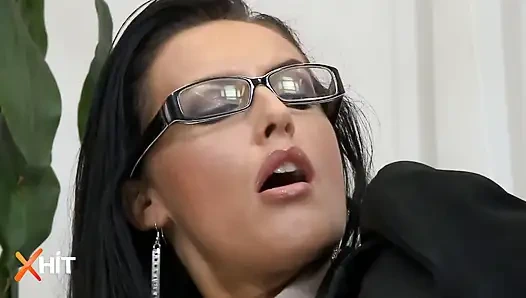 Ateşli porno yıldızları ile unutulmaz domaltma derlemesi