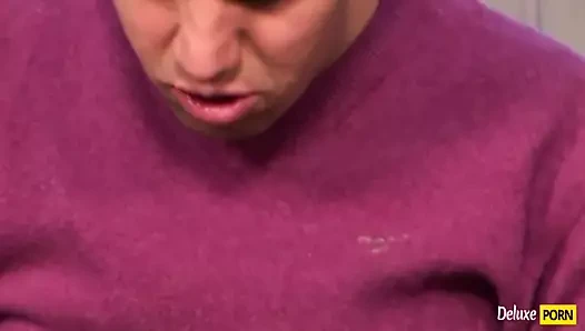 Seksi sarışın civciv çarptım tarafından the havuz