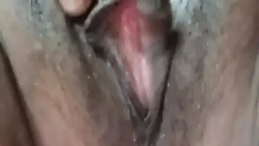 Bekar kız amını ve zevkini parmaklıyor