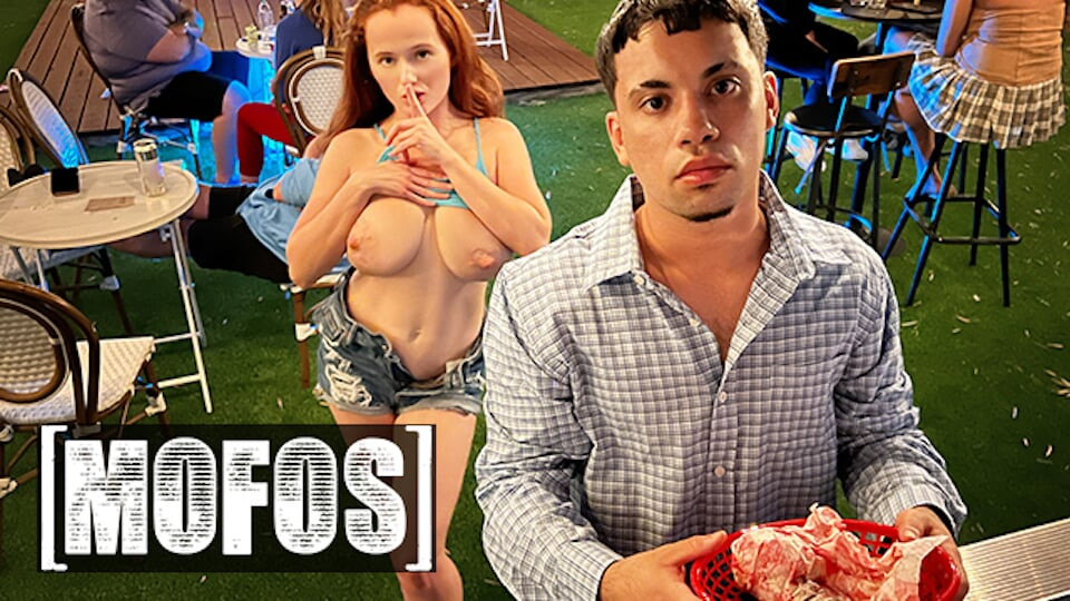 Mofos - yığılmış genç kırmızı Eviee koca yaraklı burrito kamyon işçisiyle erkek arkadaşını aldatıyor ve göğüslerine büyük bir döl alıyor