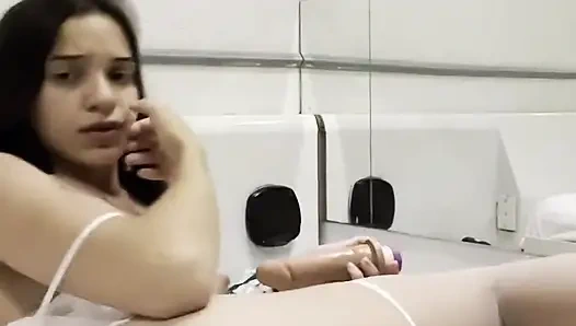 A brazil Alice Lima szop és vibrál a motelben