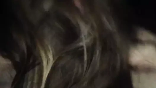 O çok seviyor oral seks ve derin boğaz