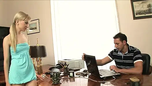 Üvey oğlumun kızının ıslak deliği için harika yarak