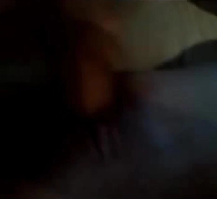 Yaptığım ilk özel videoyu buldum, odamdaydı, ışık yok