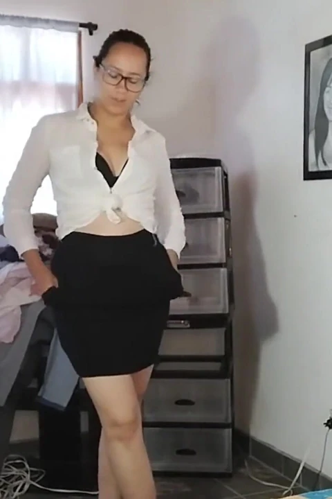 Üvey anne işten eve geliyor ve sen ona İspanyolca mutlu sonlu 31 talimatıyla masaj yapıyorsun