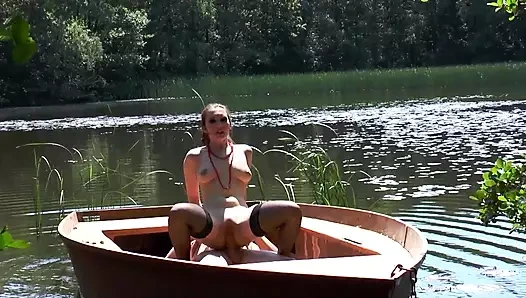 Seksi Alina Lamour ile açık havada ateşli sikiş