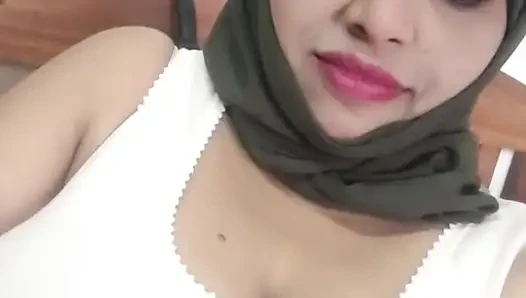 Couppilsmallu enjoing in bed room