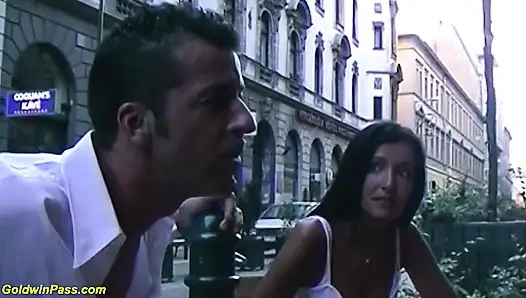 Üvey kız kardeşim açık havada sikişmeyi seviyor