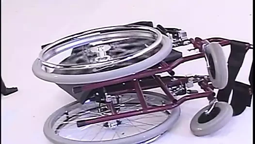 Muhteşem hatunlar engellinin sikini yapıyor