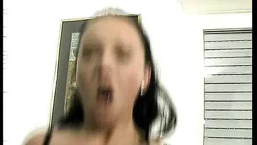 İki çarpıcı Alman sürtük birlikte sert sikiliyor