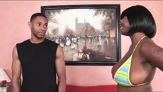 Stacy adams - azgın koyu tenli esmer kadın