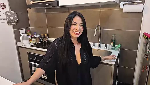 Evli kadın erkekler gününde ona iyi bir sakso çekiyor