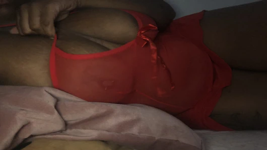 Genç ateşli seksi büyük memeler yavaş çekim bakış açısı