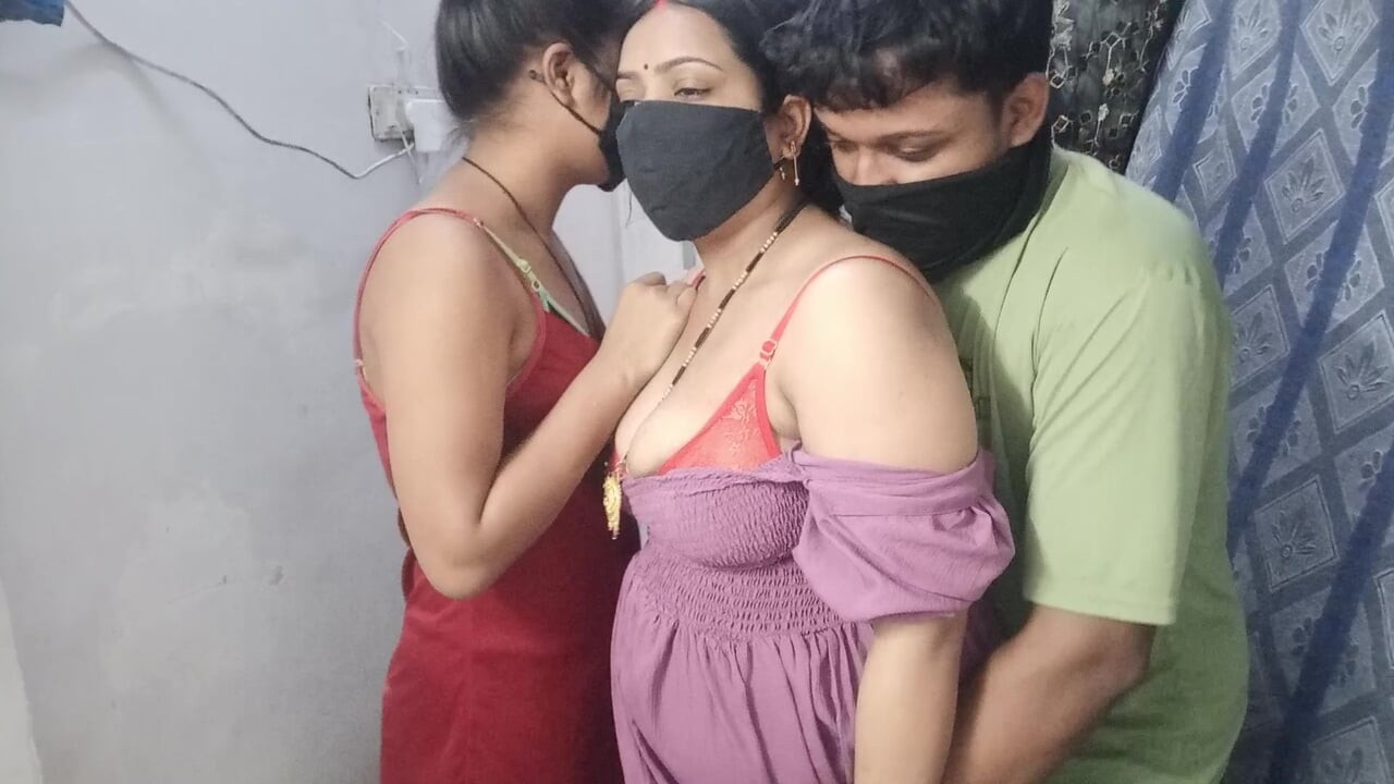 Biwi aur sali ki ek sath mast chudai - Hintli evli kadın ve baldızla ateşli seks