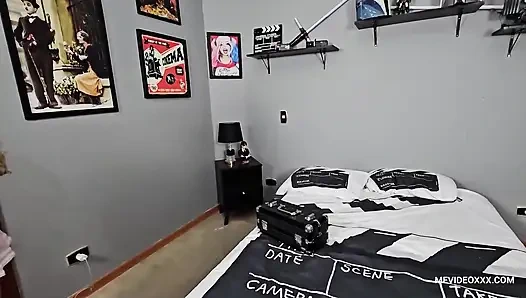 Amcığım makyajını siliyor