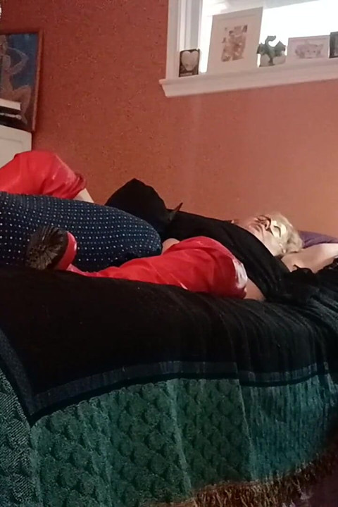 Batman yarasa kızları (nursevicki) amcık yiyor
