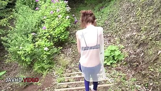 Mikuru Shiina'nın şehvetli bir Japon güzelle ateşli açık havada sakso macerası