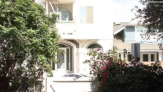 Mükemmel vücutlu sevimli sarışın iyi sikiliyor