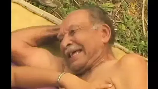 Yaşlı adamlar genç amcığı seviyor