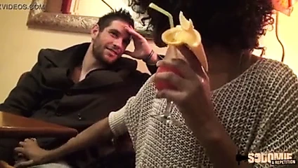 Belle black baisee dans boite echangiste