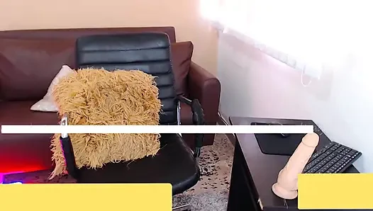 Güzel, sevimli 18 yaşındaki kız mastürbasyon yapıyor