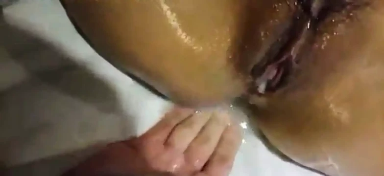 Vay!  Amcığından çıkan her şeyi yalamak istiyorum