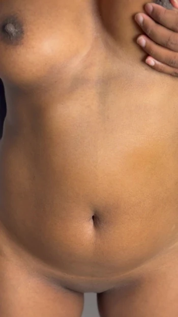 Мой сводный брат лижет мою киску